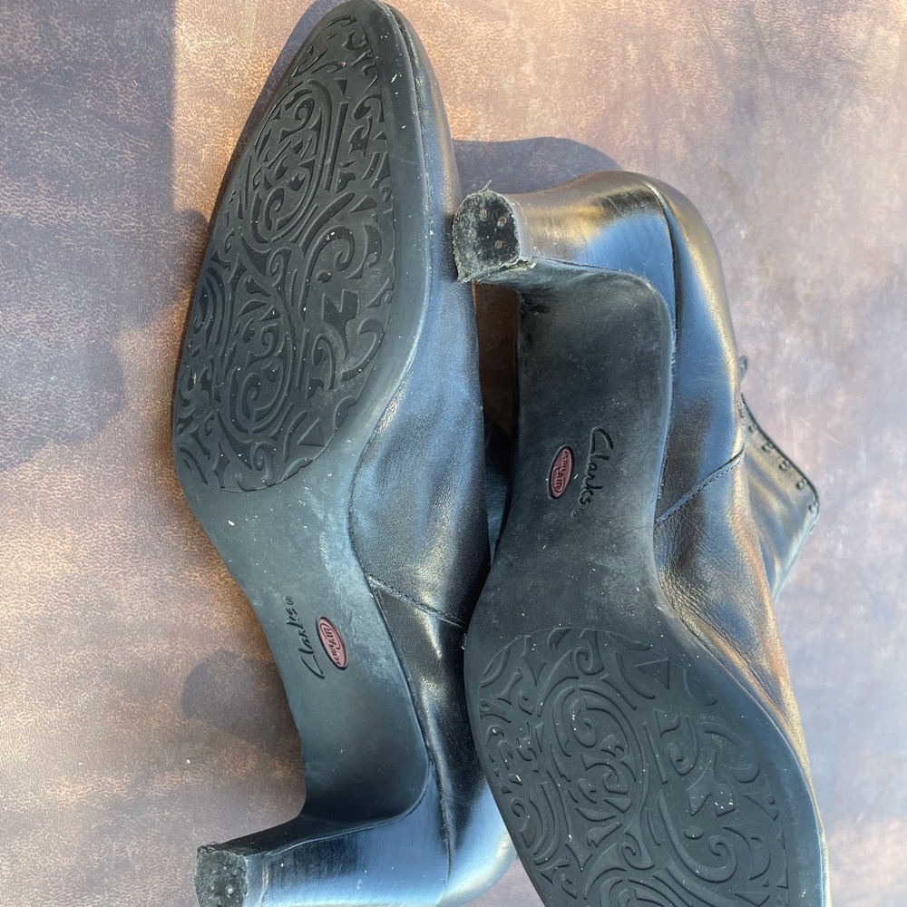 Clarks Artisan Black Leather Booties (Size 7) - Picture 3 of 4